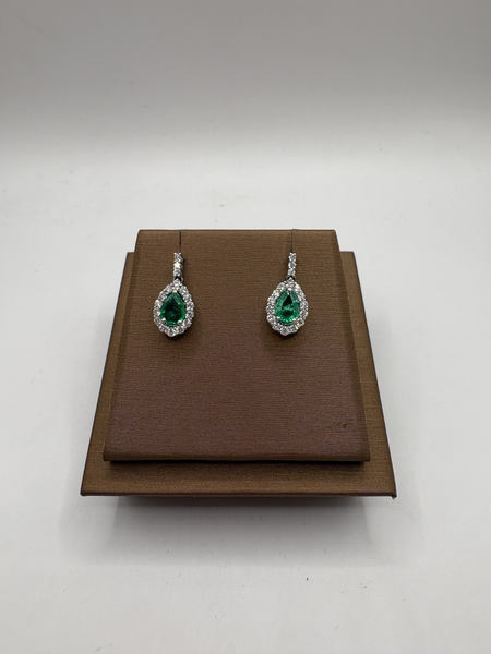 Boucles d'oreilles en or blanc, Emeraudes et Diamants brillants