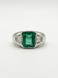 Bague or blanc, Emeraude, diamants trapèze
