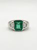Bague or blanc, Emeraude, diamants trapèze