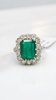 Bague or blanc, griffes or jaune, Émeraude et diamants brillants