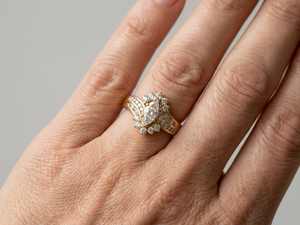 Bague or jaune Marquise et diamants brillants