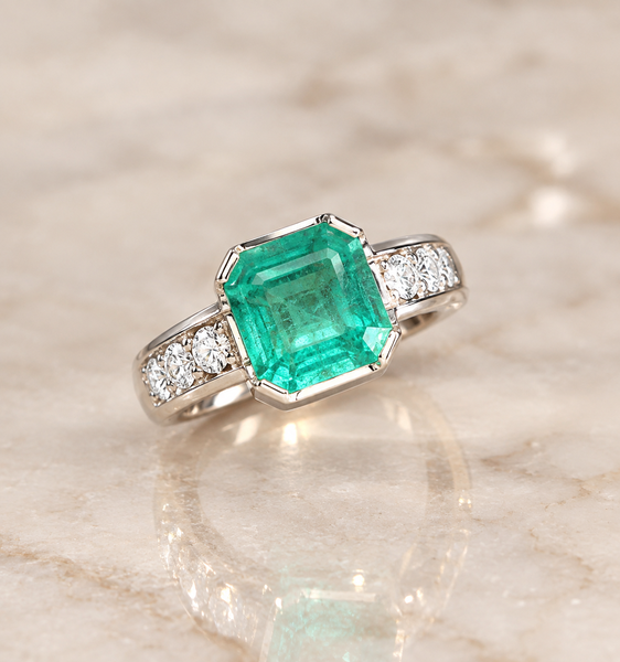 Bague Or blanc Emeraude Diamants