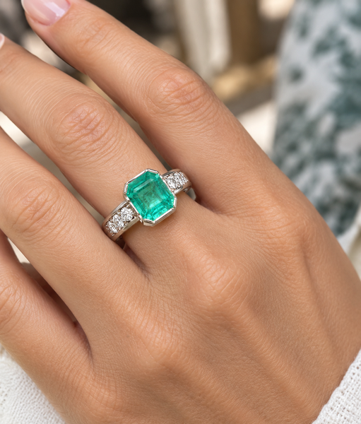 Bague Or blanc Emeraude Diamants