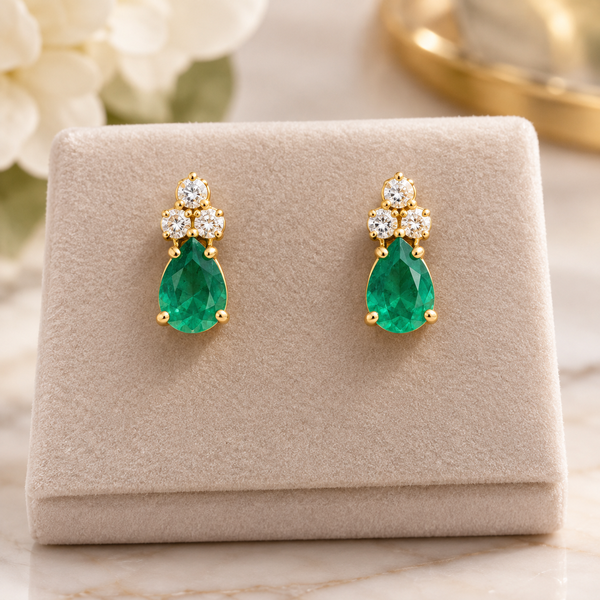 Boucles d'oreilles Or jaune Emeraudes et Diamants