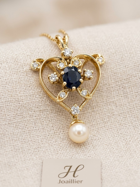 Pendentif Breloque Or jaune en forme de cœur, Saphir, Diamants et Perle