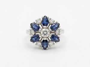 Bague en or blanc 750/1000 sertie de 6 saphirs en forme de marquise et de 7 diamants brillants