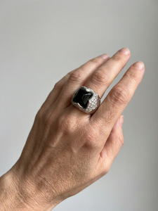 Bague Bulgari onyx, diamants et or blanc
