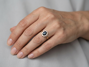 Bague Saphir entourage Diamants en or jaune