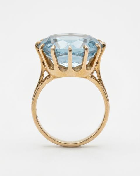Bague années 60 Or rose Aiguë marine sur griffes